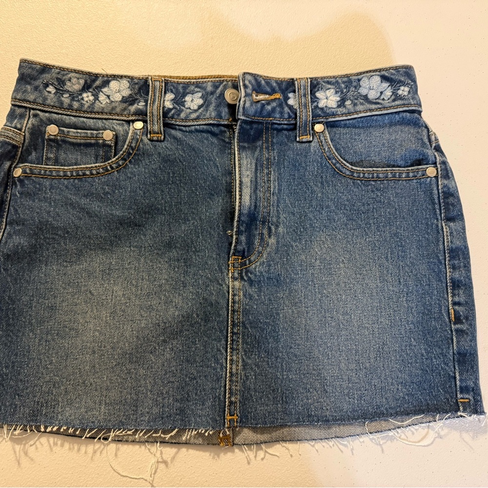 Denim by PINK Victorias Secret Mini Skirt Medium Wash Embroidery Size XS NEW - Picture 3 of 8